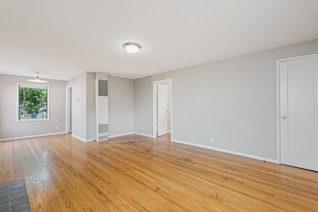 Foto del edificio - 2610 58th Ave SW