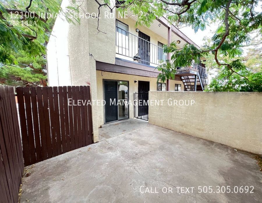 Foto principal - Downstairs Corner Unit! 2 bedroom/1bath