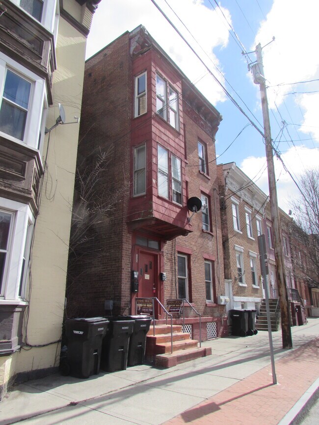 Building Photo - 335 Congress St