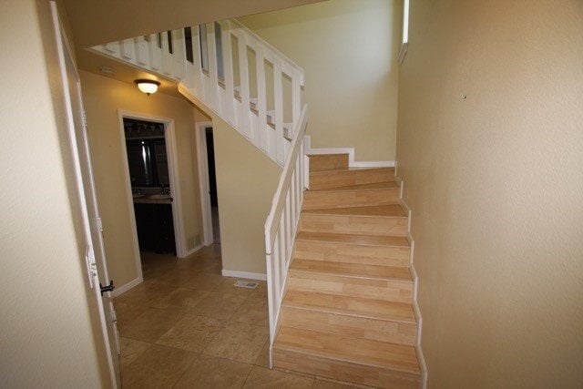 Building Photo - 3 Bedroom East Anchorage Townhouse!
