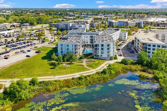 Foto del edificio - Emerald Row Apartments