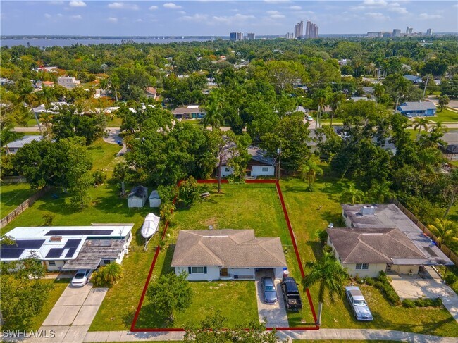 Building Photo - 1533 Coconut Dr