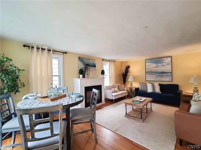 Foto del edificio - 1129 N Glencove Rd