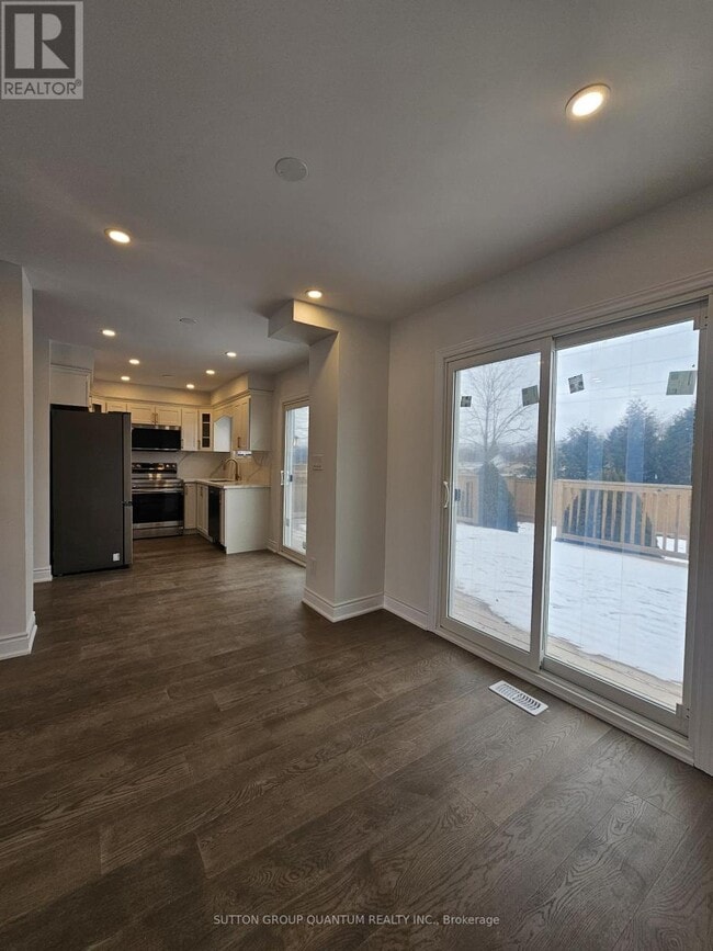 Building Photo - 2084 Hunt Crescent