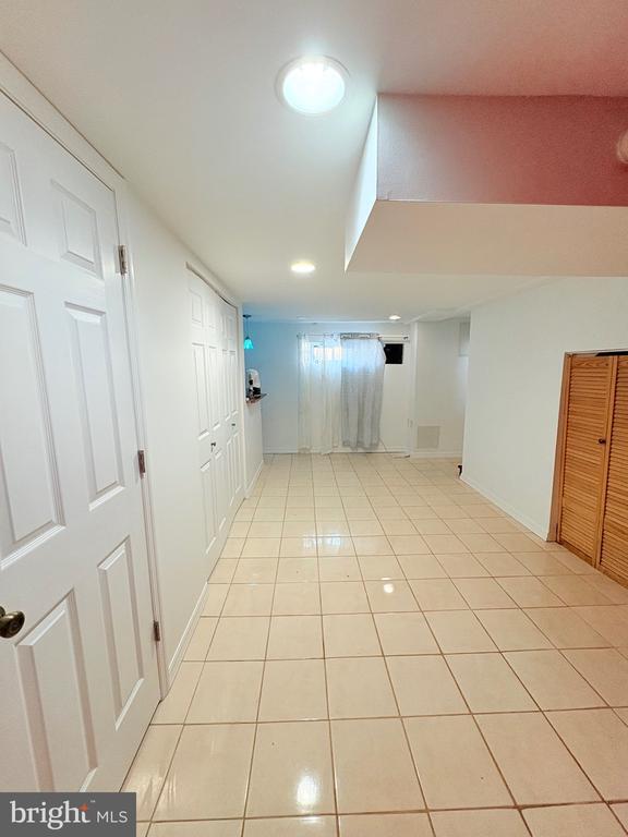 Foto del edificio - 6045 Summerdale Ave