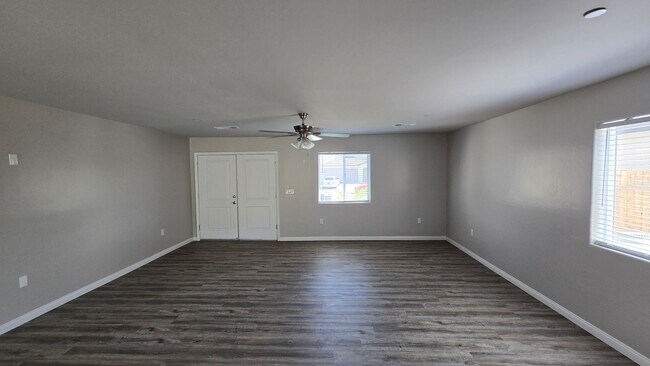 Building Photo - 1837 Walnut Dr