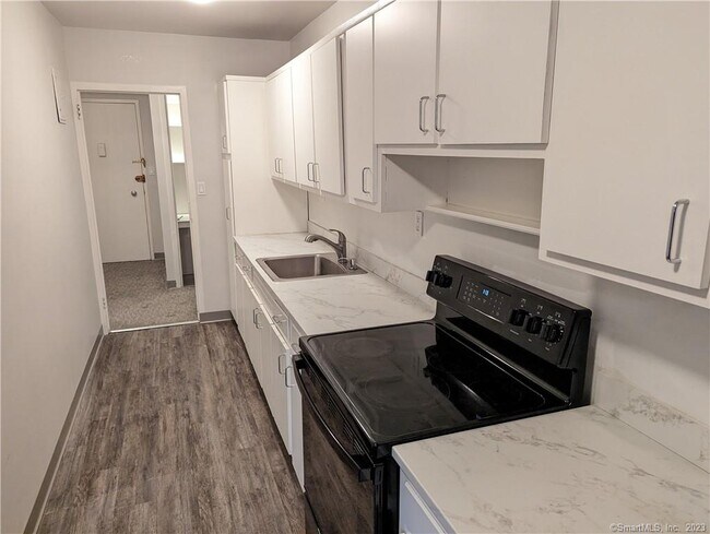 Building Photo - 80 Cartright St