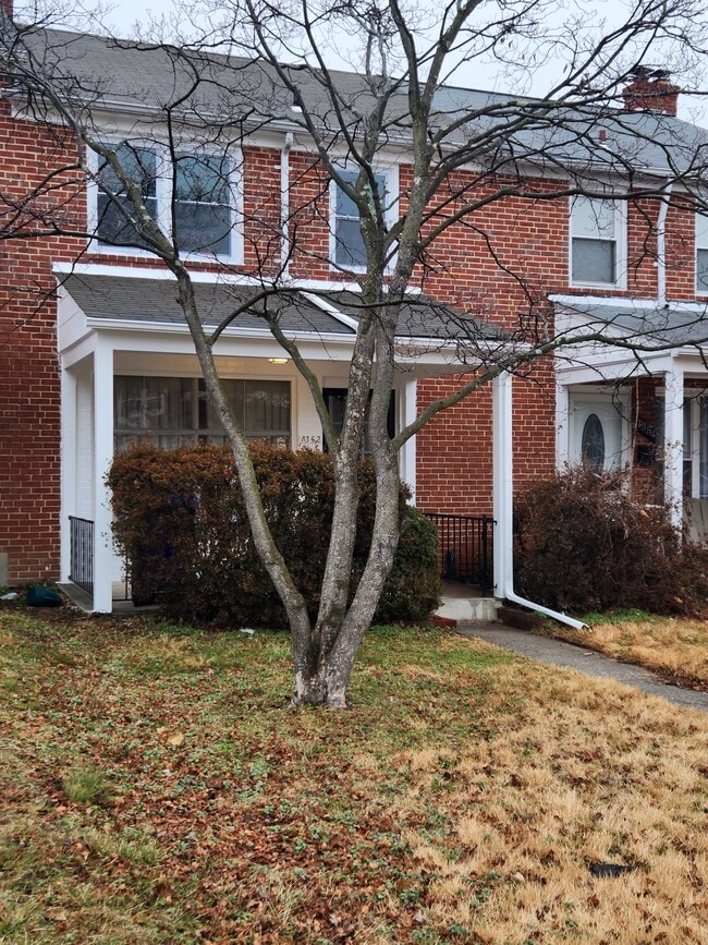 Front Yard - 1352 Walker Ave