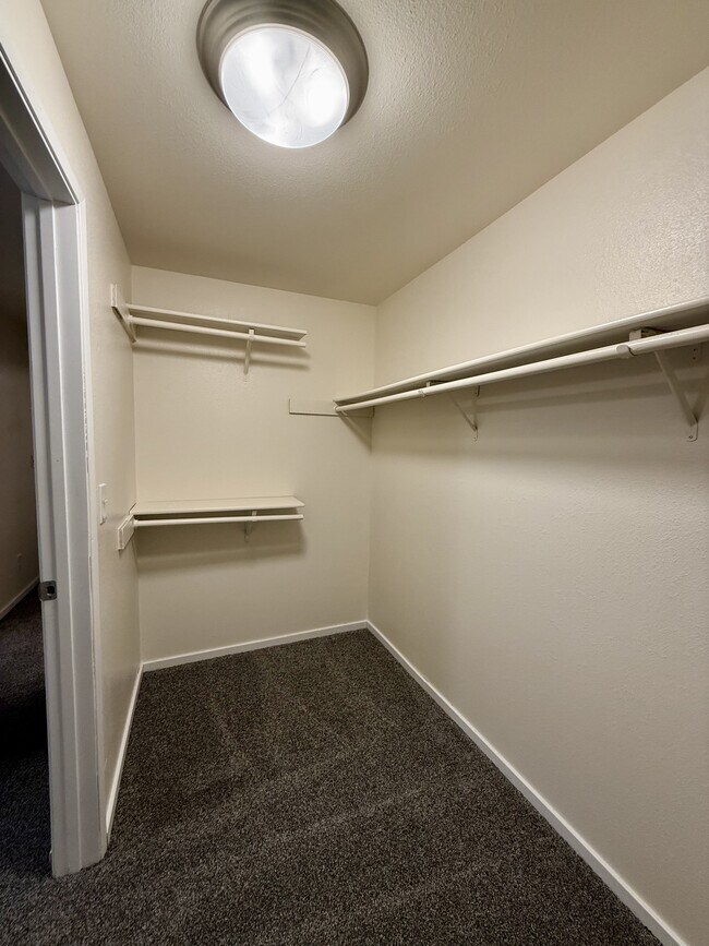 Foto del edificio - Forest Grove Apartments