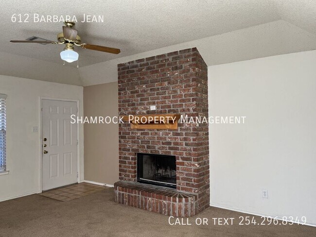 Building Photo - Duplex in Midway ISD