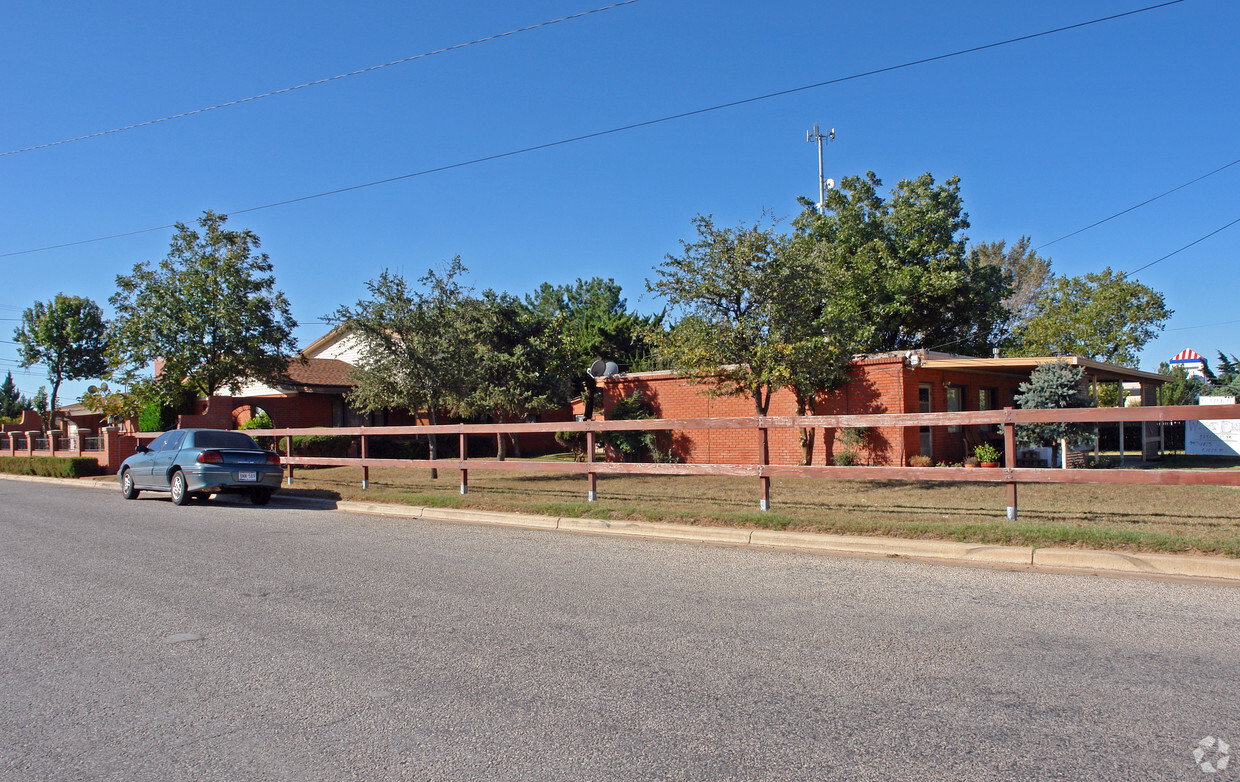 Primary Photo - West End Apts.