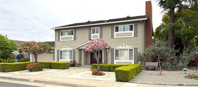 Building Photo - Spacious 4-Bedroom + Office Home in Prime ...