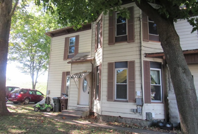 Building Photo - 120 1st St