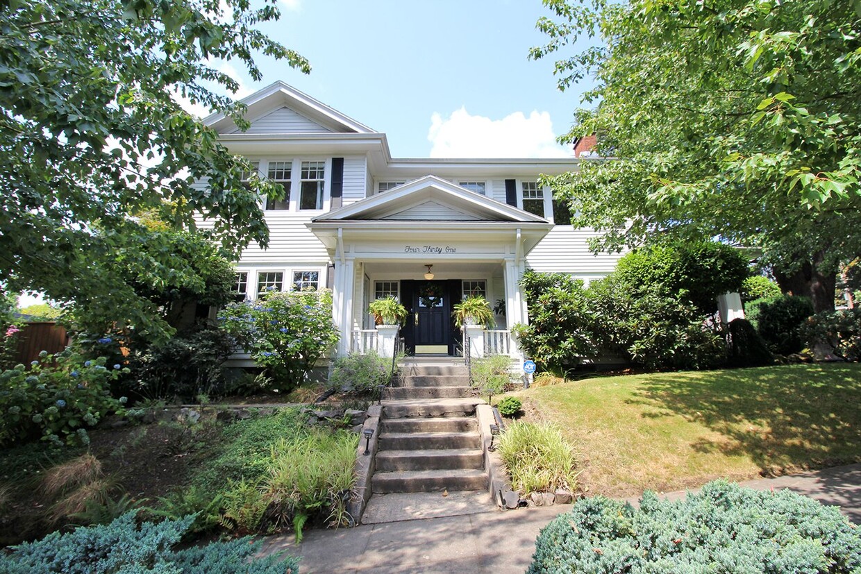 Primary Photo - LAURELHURST: Classic 4 Bedroom Craftsman G...