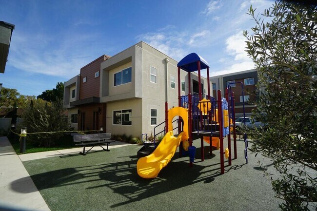 Foto del edificio - 34 Newtrust Way, Stanton, CA 90680