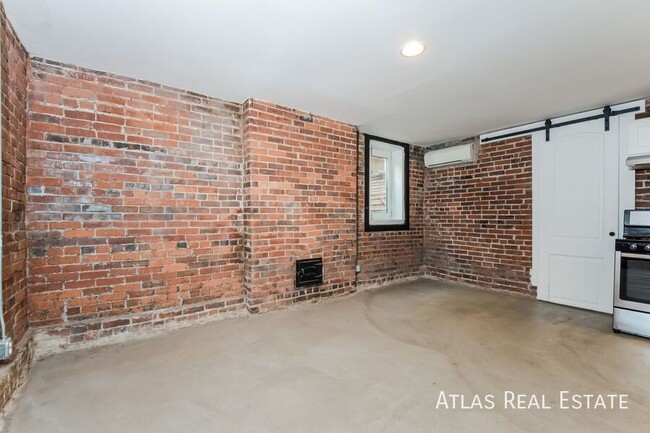 Building Photo - NO RENT DUE IN 2024! Cozy studio in Beauti...