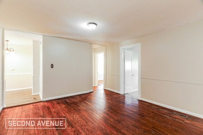 Building Photo - 208 Kentwood Ave