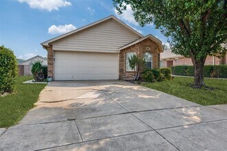 Building Photo - 1105 W Cottonwood Dr