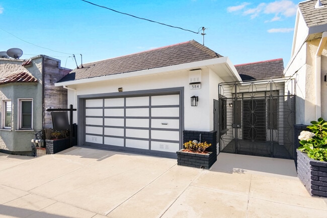 Building Photo - 584 Hillside Blvd