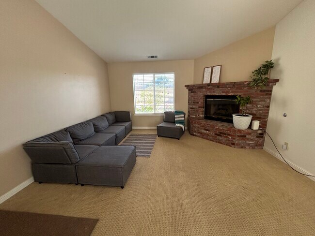 Foto del edificio - 1465 Oak Knoll Rd