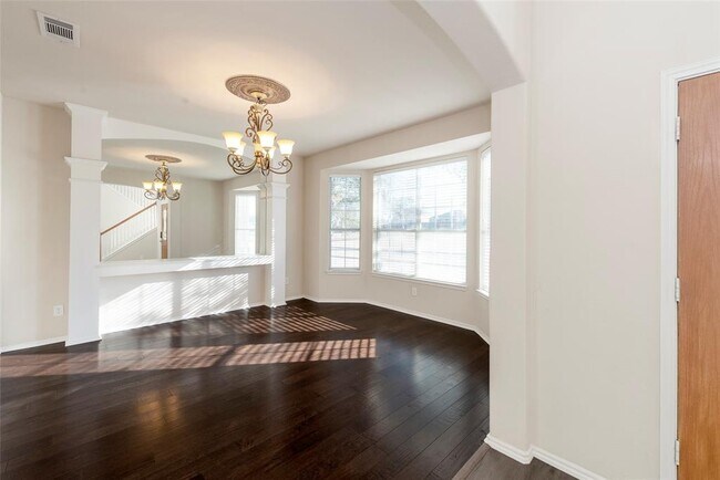 Building Photo - 1301 W Collins Cir