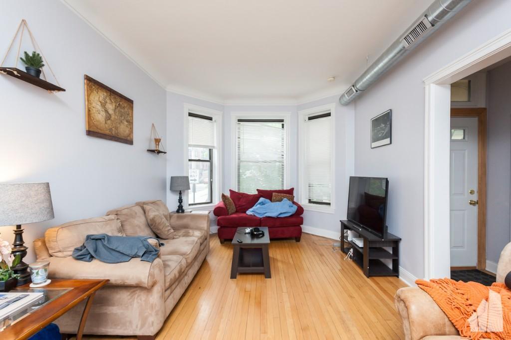 Foto principal - 2 bedroom in Chicago IL 60654