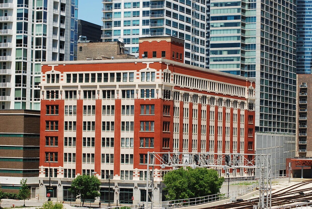 Foto principal - 732 S Financial Pl