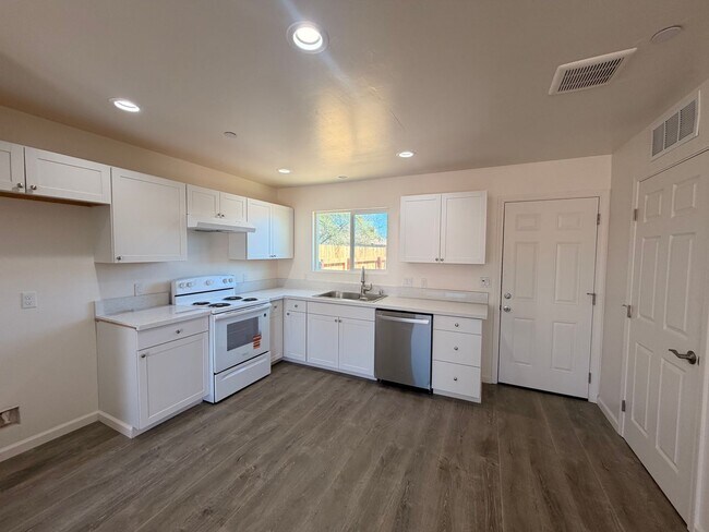 Building Photo - 313 Airport Dr