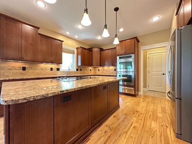 Foto del edificio - Astonishing 5 bedroom 3.5 Bath Home