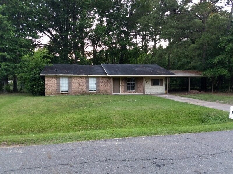 Primary Photo - 307 Holly Ridge Dr