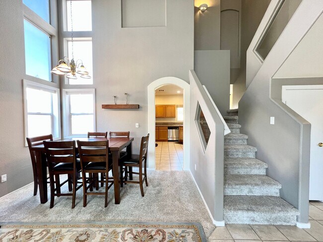 Foto del edificio - FURNISHED 4BD/2.5BA IN GREEN VALLEY RANCH!...