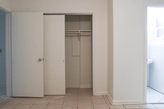Foto del edificio - 651 W 36th St
