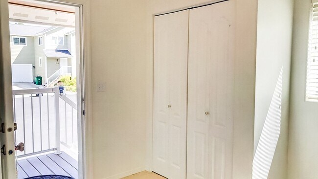 Foto del edificio - Beautiful 4 bedroom 3 bath townhouse w/att...