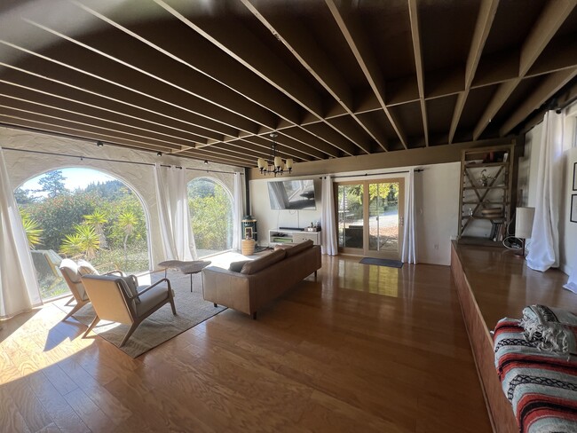 Foto del edificio - 3333 Fern Flat Rd