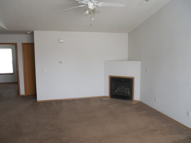 Building Photo - 2330 Ranch Way