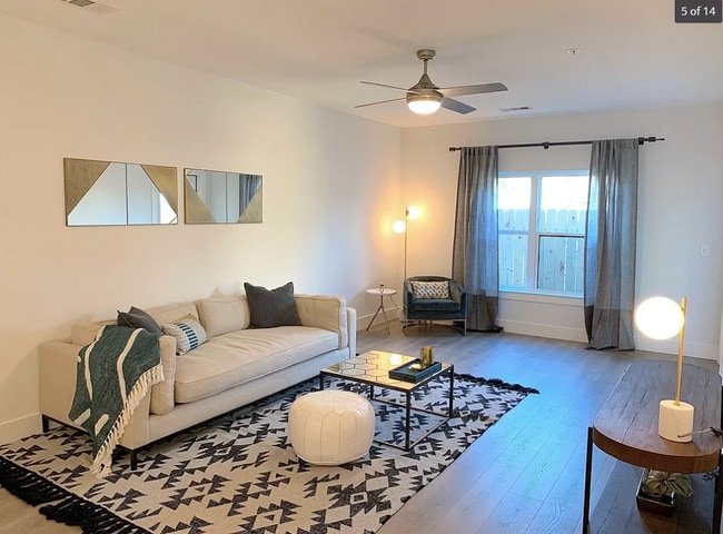 Foto del edificio - 2213 Poquito St