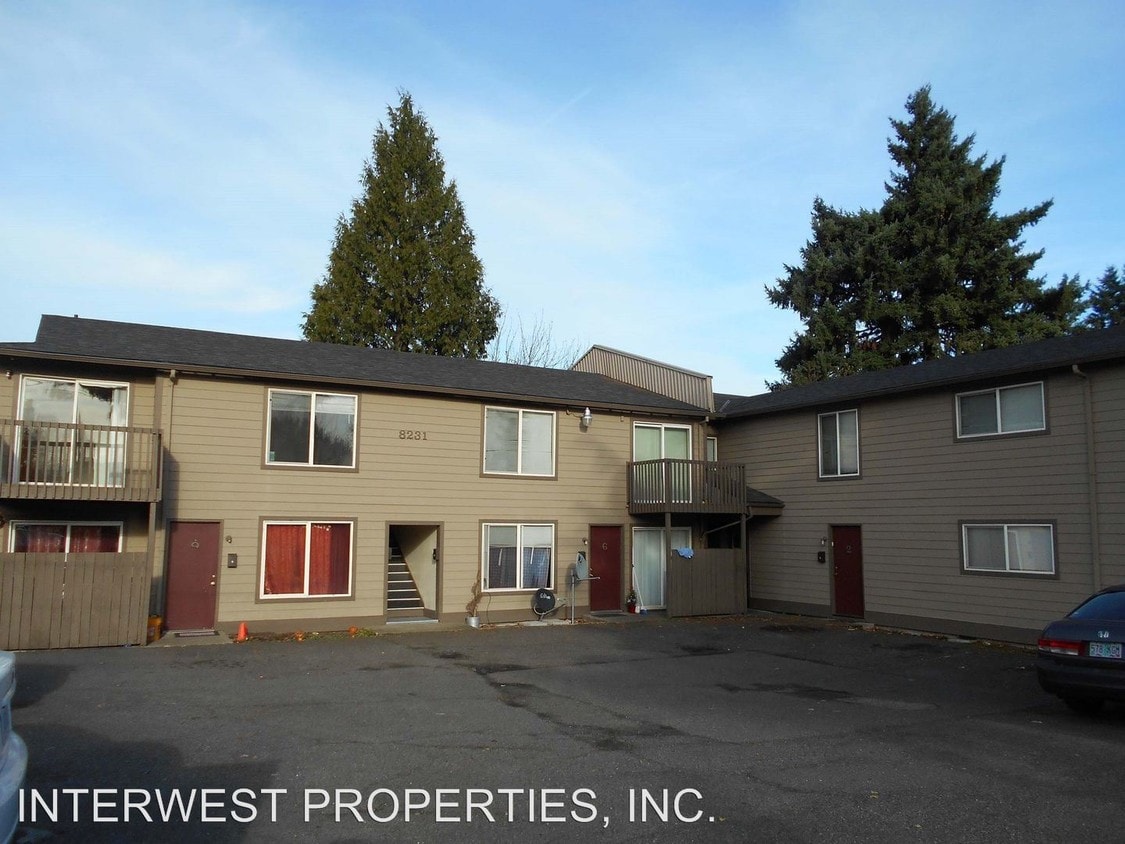Primary Photo - 8231 N Fessenden St