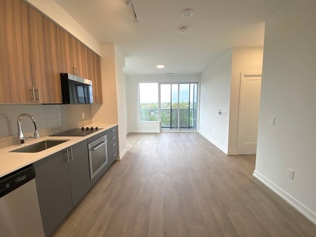 Building Photo - 415 Main St W