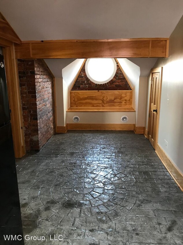Foto principal - 105 W 9th St