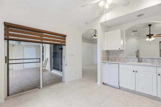 Foto del edificio - 3622 Coco Lake Dr