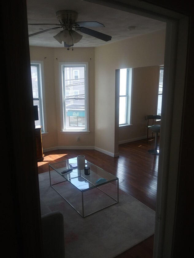 Building Photo - 176 Elm St