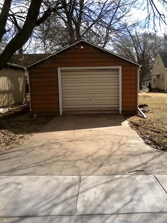 Foto del edificio - Charming 2-Bedroom Unit in Quiet Moline Location