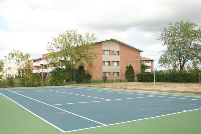 Building Photo - 4000 Bayside Dr