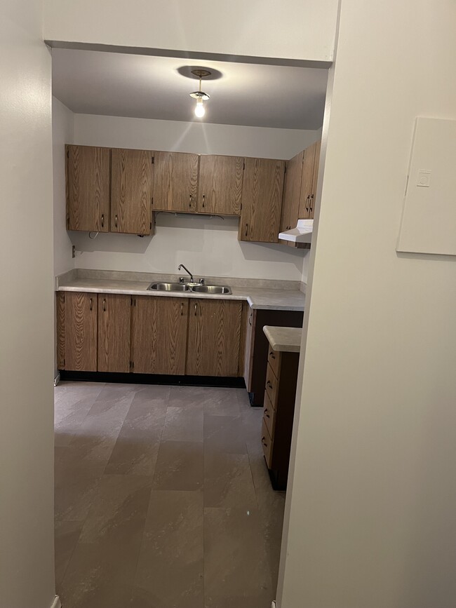 Photo du bâtiment - 1 bedroom - Utilities Included -152 Thorold