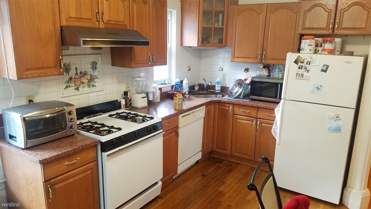 Primary Photo - 68 Brookside Ave