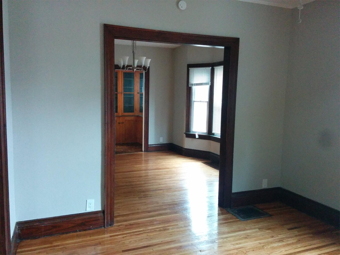 Primary Photo - 529 Benton St