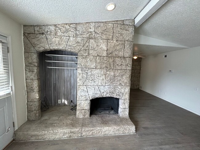 Foto del edificio - SUPERB Duplex in Euless! READY NOW!