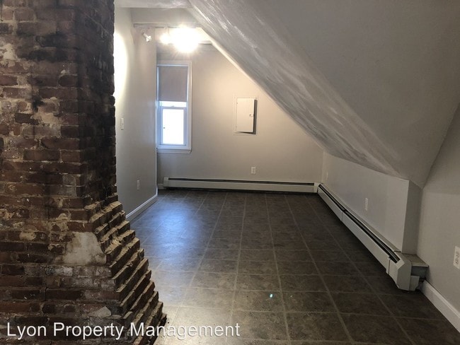 Building Photo - 175 Carpenter St