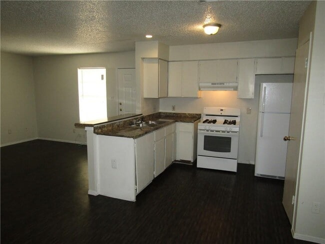 Building Photo - 4910 Pepper Ln