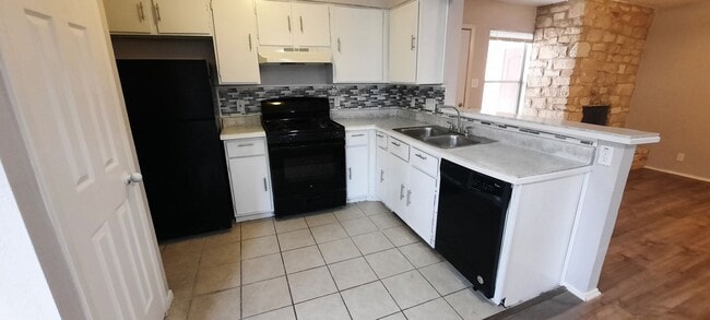 Foto del edificio - 823 Taulbee Ln